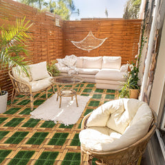 Hengda Holzfliesen aus Akazien Holz, Balkonfliesen mit Künstlichem Gras, Dekorationsbodenmatte